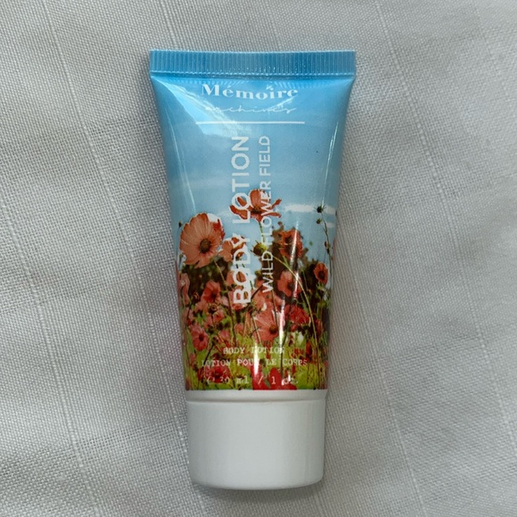 Memoirs Archives body lotion Wild Flower Fields 30 ML/ 1 oz. - Picture 3 of 9